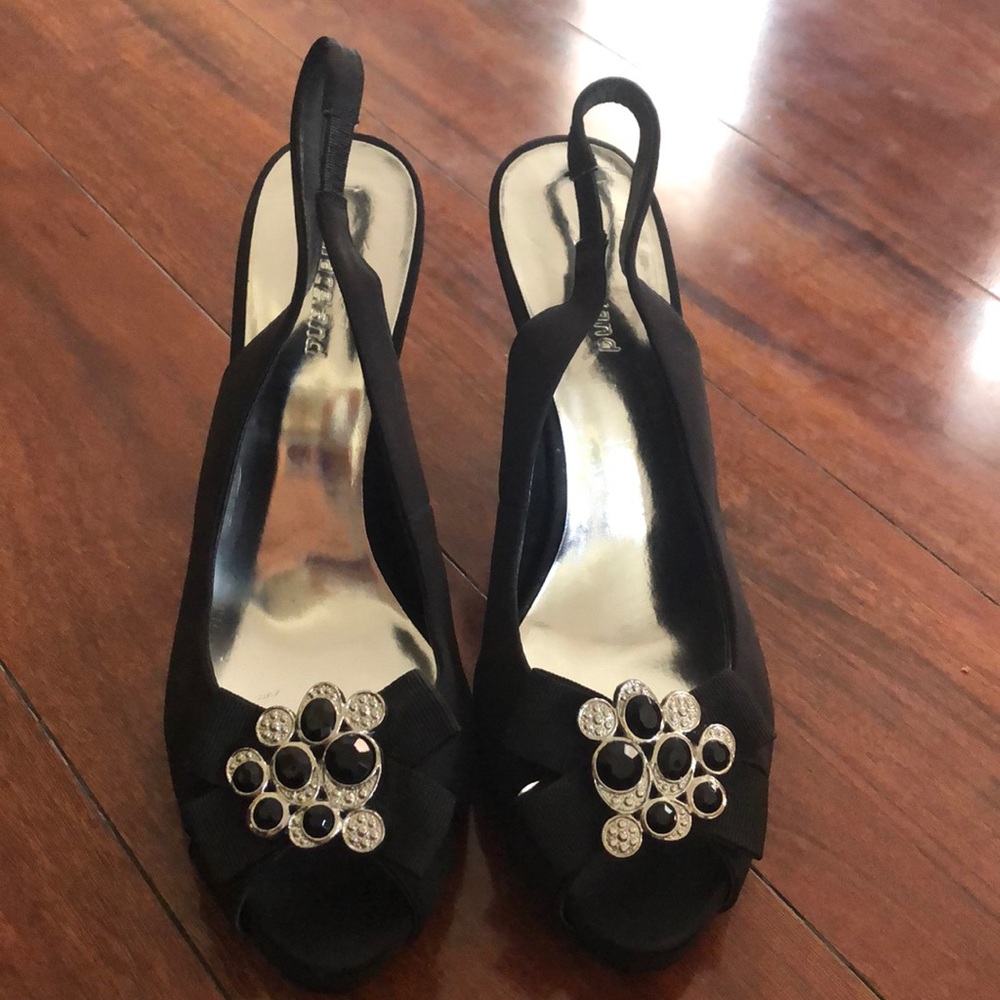 Open toe shoes
